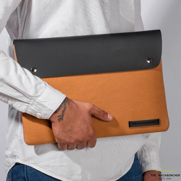 THE BACKBENCHER - XAVIER LAPTOP SLEEVE (Biege)