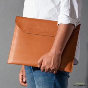 THE BACKBENCHER - MANHATTAN LAPTOP SLEEVE (Tan)