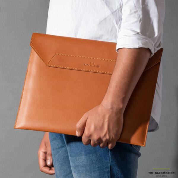 THE BACKBENCHER - MANHATTAN LAPTOP SLEEVE (Tan)