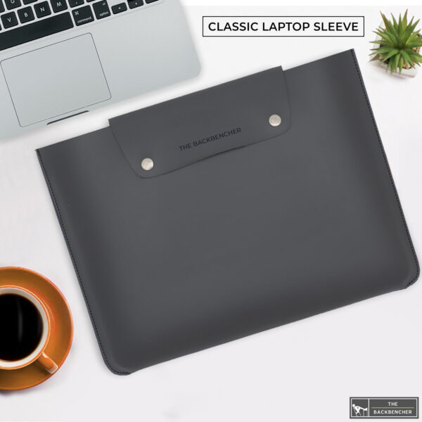 THE BACKBENCHER - CLASSIC LAPTOP SLEEVE (Black)